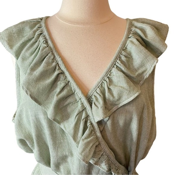 NEW‼️LAUREN CONRAD Pinstripe Ruffle Peplum Sleeveless Top w/‎ Belt, 1X - Picture 2 of 9